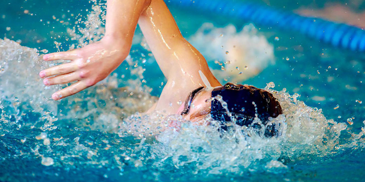 Соревнования по плаванию среди предприятий, организаций и учреждений города прошли в Могилеве 