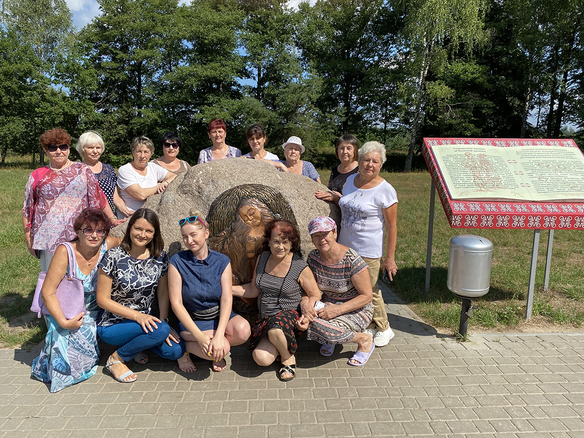 Активные могилевские пенсионеры посетили Голубую криницу в Славгородском районе