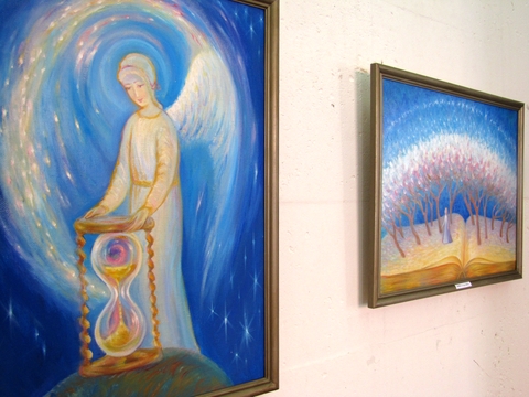 Картины с ангелами привезла в Могилёв российская художница Елена Войнова