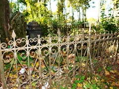 Ограда могилы Бако