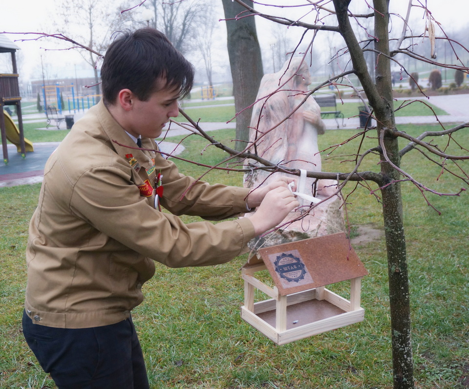 «Столовая» для пернатых появилась в могилевском парке в Подниколье