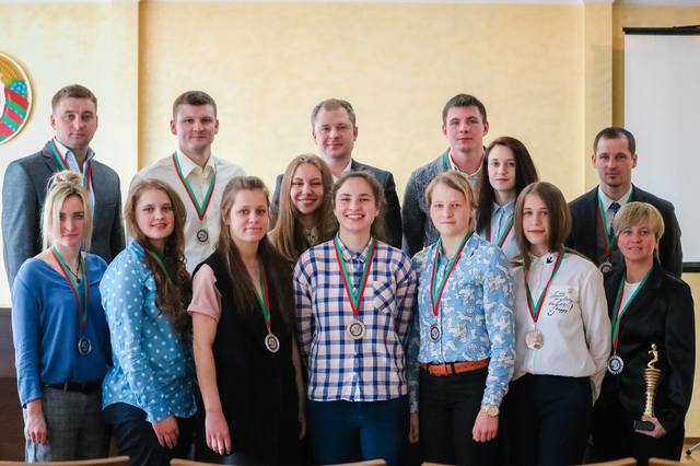 Могилёвская «Надежда» награждена серебряными медалями чемпионата Беларуси по мини-футболу