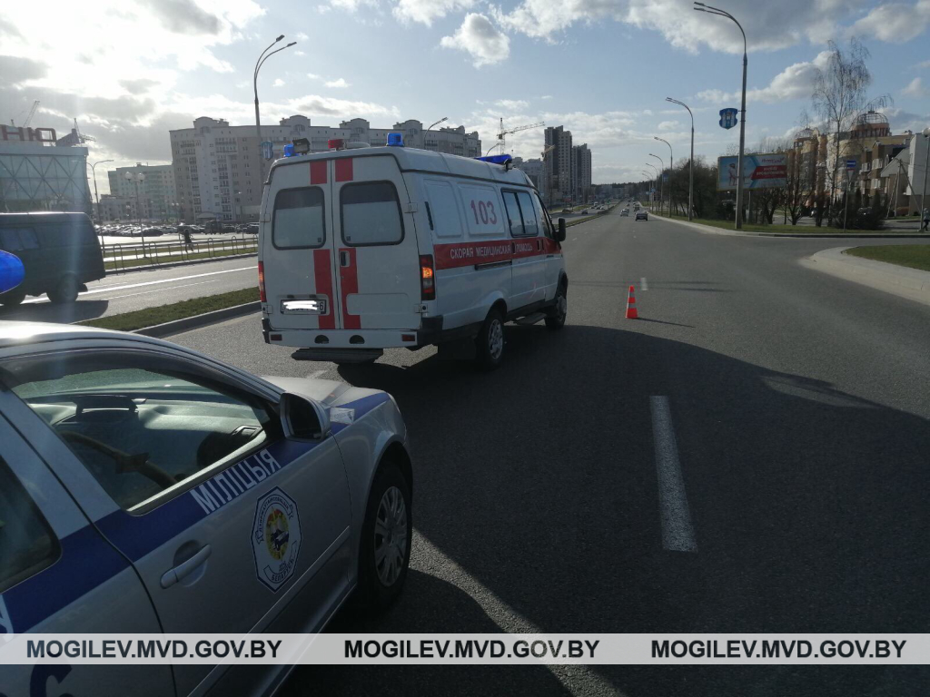 Автомобиль скорой помощи сбил пешехода в Могилеве
