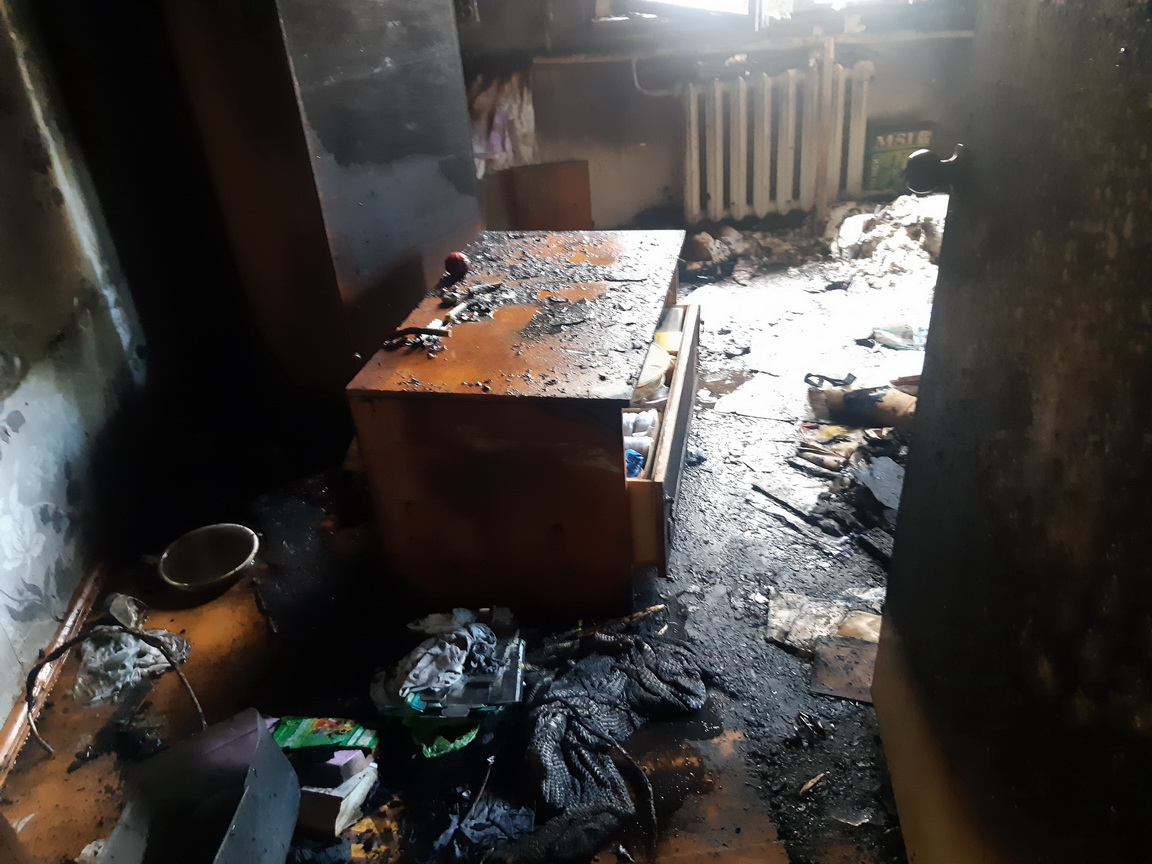 Могилевчанка зажгла свечу и ушла в кухню — в доме начался пожар