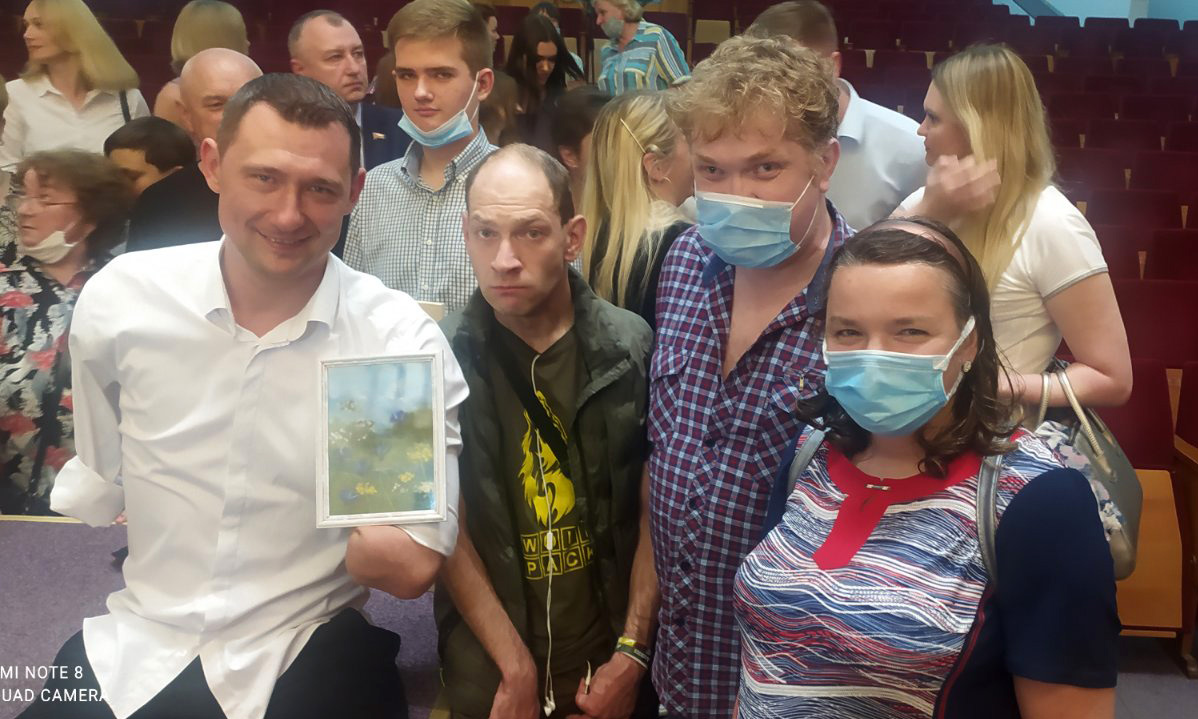 Посетители отделения дневного пребывания для инвалидов ЦСОН Ленинского района Могилева встретились с Алексеем Талаем