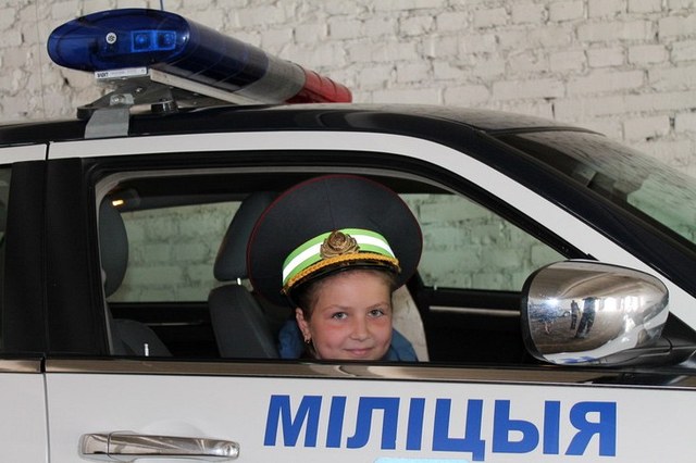 Сотрудники Госавтоинспекции в Могилёве проводят по управлению экскурсии для детей