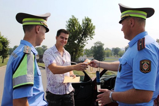  Могилёвские водители получили от ГАИ охлаждающие мороженое и минералку