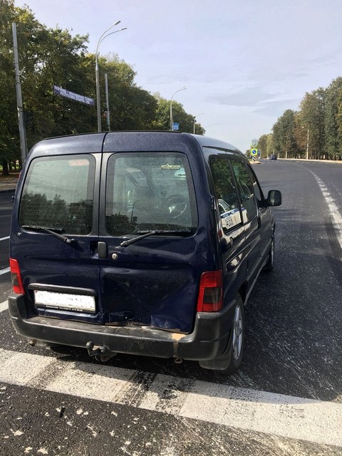  Два автомобиля «Пежо» столкнулись в Могилёве: пострадала пассажир одного из них