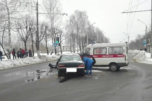  В Могилёве «скорая» с сиреной проскочила «красный» светофор и столкнулась в «КИА» 