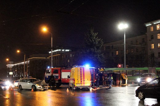В Могилёве столкнулись БМВ и «маршрутка» - пострадала женщина 