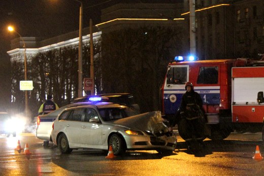 В Могилёве столкнулись БМВ и «маршрутка» - пострадала женщина 