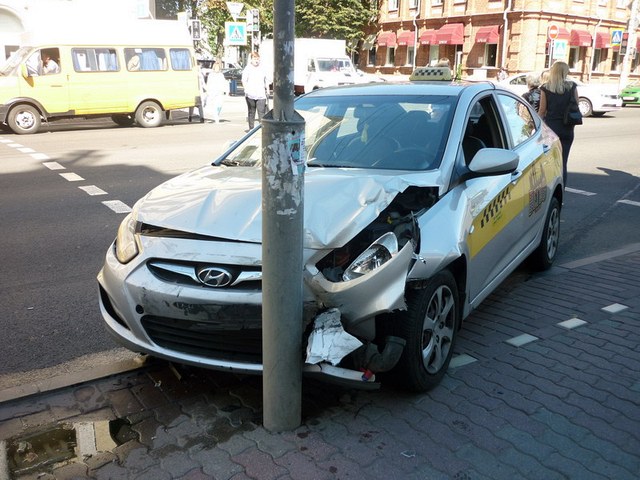 Такси врезалось в «Форд» в Могилёве  