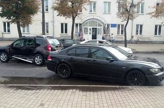  В Могилёве на улице Пионерской столкнулись «БМВ» и «Рено»: пострадала девушка