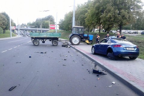 Трактор «Белорус» столкнулся в Могилёве с «Ауди ТТ» - ищут очевидцев 