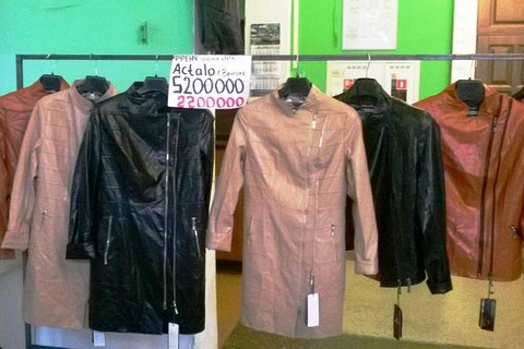 Более сотни курток изъяли на распродаже в Могилёве