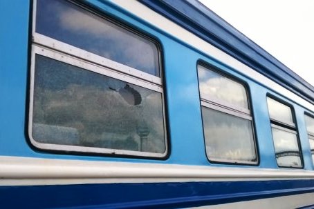 В Могилёве подростки закидали камнями поезд с пассажирами 