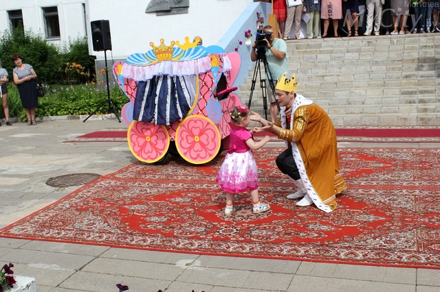День города в Могилёве открыл парад колясок 