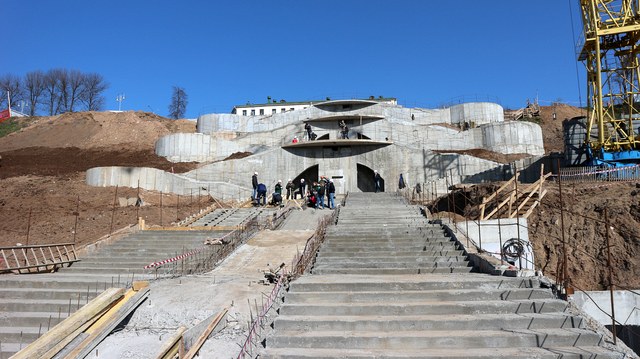 Лестница с каскадным фонтаном: пробный запуск воды проведут уже в мае 