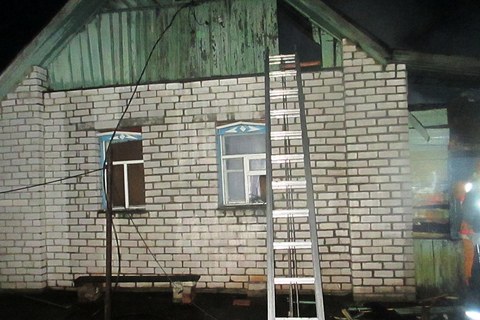 Пристройка к дому пенсионера сгорела в Могилёве 