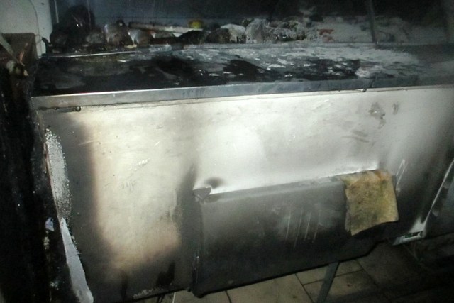 Ночью на улице Турова загорелся магазин 