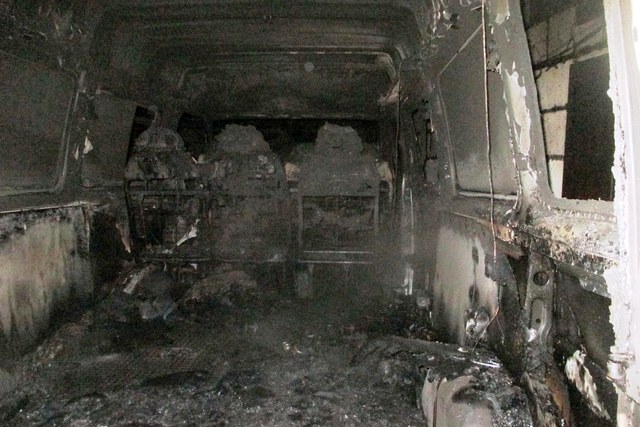 В Могилёве в частном гараже загорелся «Форд Транзит» 