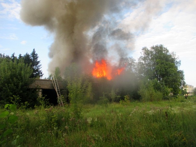 Неэксплуатируемое здание горело в Могилёве 