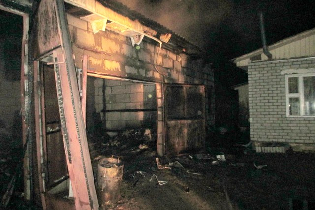 Дома двух пенсионеров горели ночью в Могилёве – по одному из них разбирается милиция
