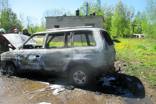 «Мазда» горела в Могилёве. Возможен поджог