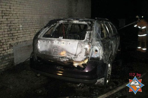 Легковой автомобиль сгорел в Могилёве: владелец машины госпитализирован с ожогами