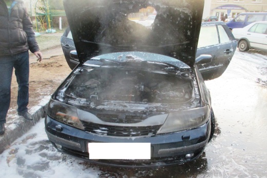 Автопожар в Могилёве: загорелась машина «Рено-Лагуна»