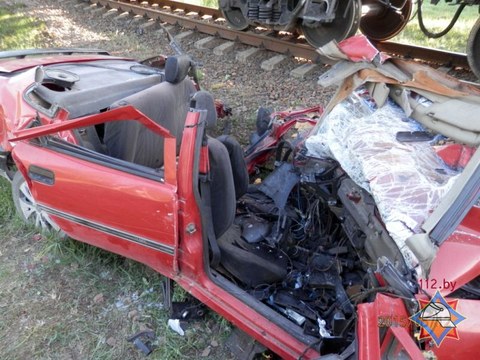  «Опель» столкнулся с грузовым поездом «Унеча-Кричев»: три человека погибли 