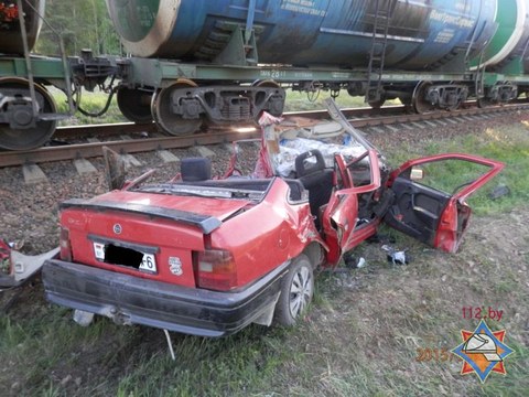  «Опель» столкнулся с грузовым поездом «Унеча-Кричев»: три человека погибли 