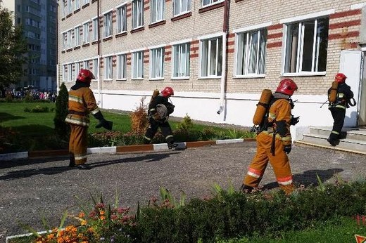 Пожар на избирательном участке: тематические учения провели могилёвские спасатели