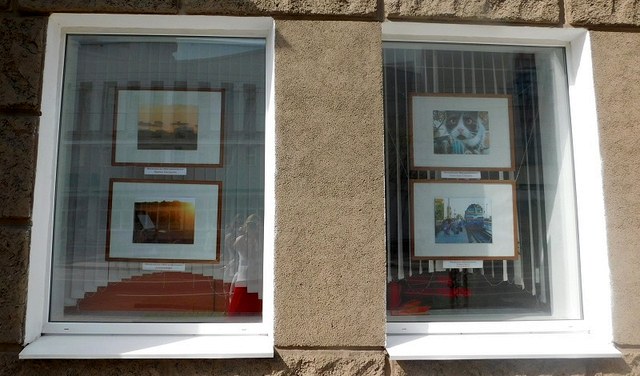  Фотовыставка открылась в окнах городской библиотеки Могилёва 