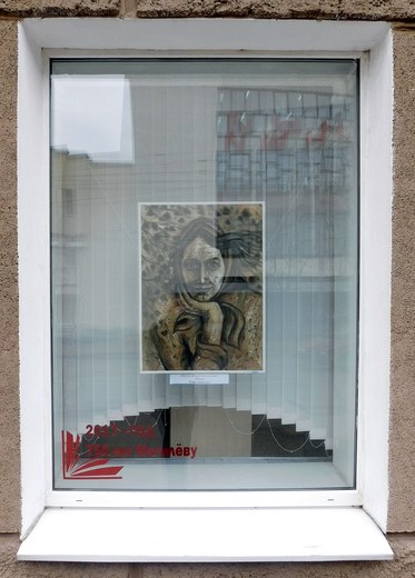С необычной выставкой можно познакомиться в окнах Центральной городской библиотеки 