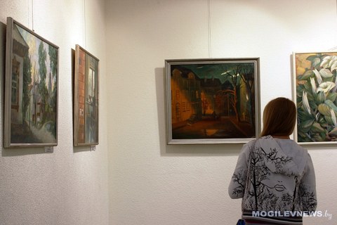 Вера Юркова представила свою живопись и графику на выставке в Могилёве 