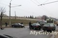 На улице Челюскинцев ДТП: две машины, троллейбус, пробка