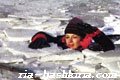 Дети в Могилёве уже опробуют тонкий лёд