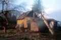 В Могилёве на улице Полтавской загорелся жилой дом, а затем сарай