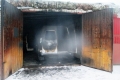 В Могилёве в частном гараже загорелся «Форд Транзит»