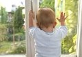 Маскитная сетка – не спасение: в Могилёве уже два ребёнка выпали из окна 