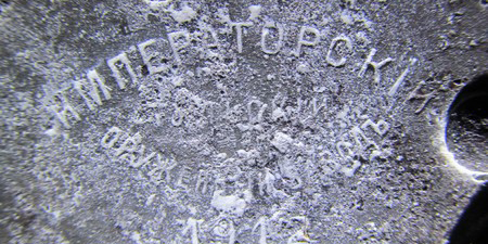 Могилевчанка при ремонте дома обнаружила револьвер 1912 года