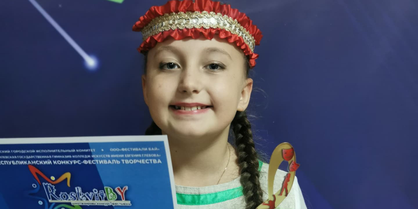 Учащаяся Могилевской гимназии-колледжа искусств собрала целый калейдоскоп осенних наград