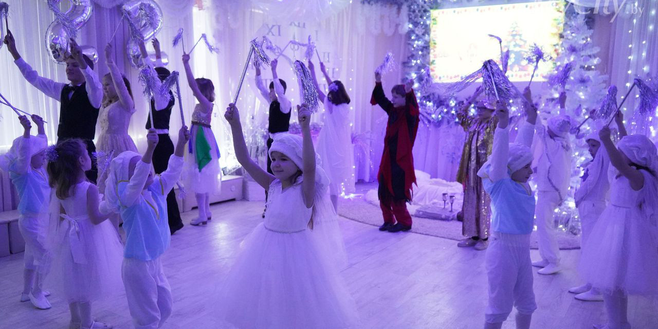 Новогодний благотворительный праздник для воспитанников городского детского приюта прошел в Могилеве 