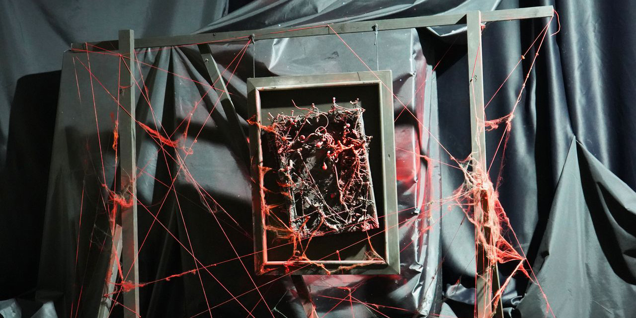 В Могилевском музее этнографии начала работу выставка светодинамической живописи