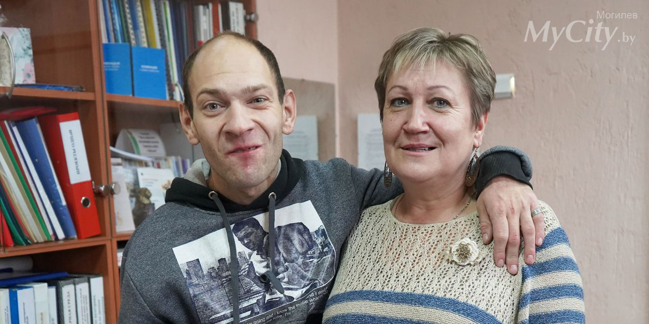 «Порой мне кажется, что Альберта знает пол-Могилева»: мама парня с ДЦП о сыне, его увлечениях, собственных переживаниях и мечте