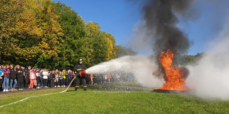 Могилевские спасатели провели для старшеклассников День открытых дверей