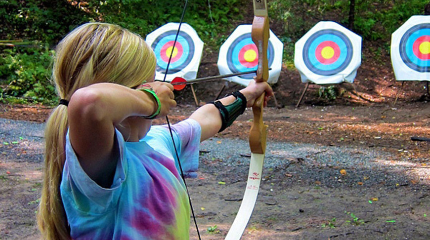 Центр адаптивной стрельбы из лука открылся в Могилевской санаторной школе-интернате для детей, больных сколиозом