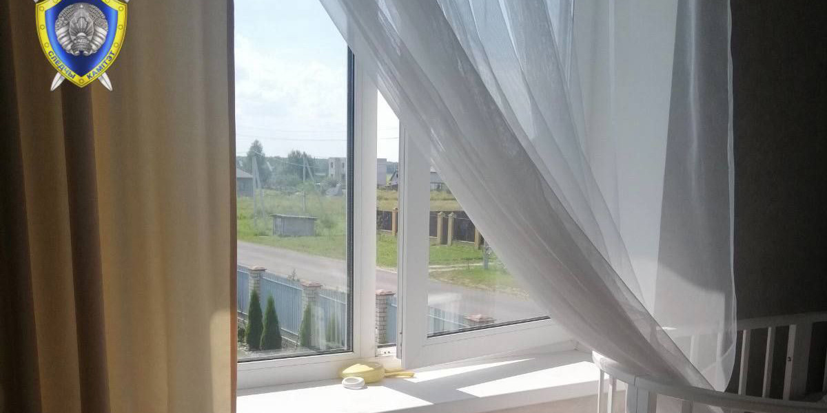 Сразу два несчастных случая, связанных с выпадением детей из окон, произошли в Могилевской области 6 августа 