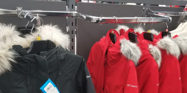 Могилевчанка украла куртку из магазина, надев ее под свою верхнюю одежду